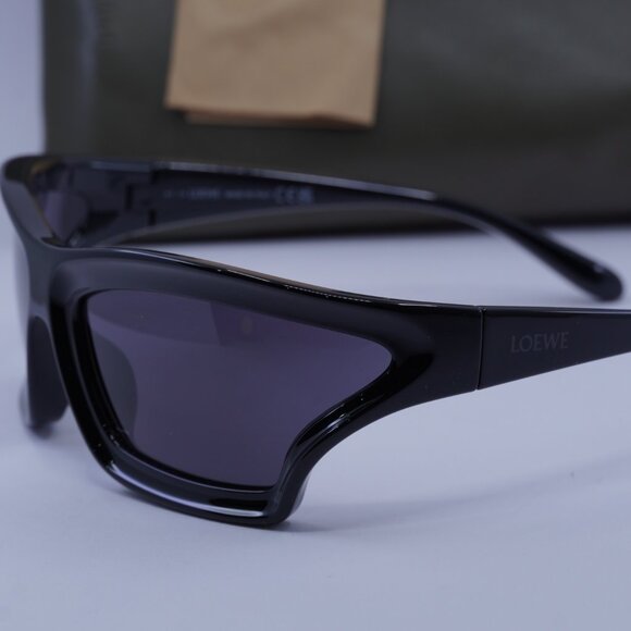 Loewe LW40143U 01A Shield Sunglasses – Shiny Black\\Smoke
